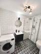 Badezimmer mit Dusche - Bezugsfreies möbliertes Apartment mit Balkon in Berlin Mitte unmittelbar des Checkpoint Charlie
