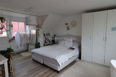 Wohn- und Schlafzimmer - Helle Dachgeschosswohnung mit großem Balkon in der östlichen Altstadt