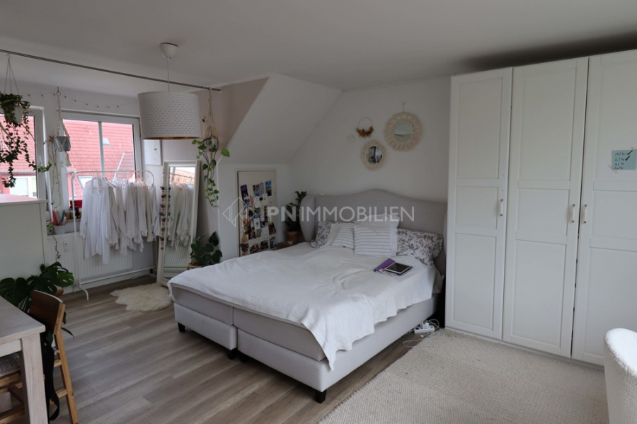 Helle Dachgeschosswohnung mit großem Balkon in der östlichen Altstadt - Foto 1