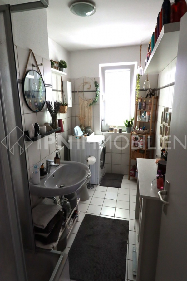 Helle Dachgeschosswohnung mit großem Balkon in der östlichen Altstadt - Foto 4