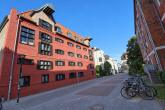 Fahrräder in autofreier Altstadtstraße - Top-Lage! Wunderschöne Maisonette-Wohnung in der nördlichen Altstadt von Rostock.