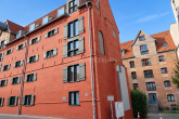 Historische Straßenfassade mit Fahrrädern (1) - Top-Lage! Wunderschöne Maisonette-Wohnung in der nördlichen Altstadt von Rostock.