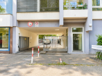 Tiefgaragenzufahrt - Charmante 1-Zimmer-Wohnung mit Balkon und Tiefgaragenstellplatz nahe Kudamm (renovierungsbedürftig)