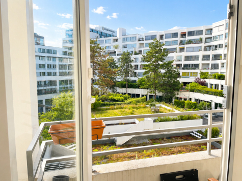 Charmante 1-Zimmer-Wohnung mit Balkon und Tiefgaragenstellplatz nahe Kudamm (renovierungsbedürftig), 10787 Berlin, Etagenwohnung