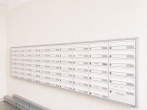 Briefkästen im Flur - Charmante 1-Zimmer-Wohnung mit Balkon und Tiefgaragenstellplatz nahe Kudamm (renovierungsbedürftig)