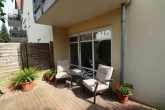 Gemütliche Terrasse mit Sitzgelegenheit - Wohnen mit Betreuung in toller Lage! 2-Raum-Eigentumswohnung mit Terrasse und Einbauküche!