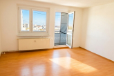 Wohnzimmer - RESERVIERT! Gute Aussicht für Eigennutzer – Wohnung in Innenstadtlage von Rostock mit Wasserblick!