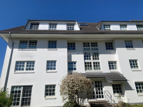 Tolle 3-Zimmerwohnung im 1. OG mit West-Balkon und Vollbad im „Weißen Viertel“, 18147 Rostock, Dachgeschosswohnung