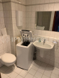 Badezimmer - Tolle 3-Zimmerwohnung im Dachgeschoss mit Süd-Balkon und Tiefgaragenstellplatz im „Weißen Viertel“