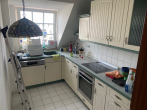 Küche - Tolle 3-Zimmerwohnung im Dachgeschoss mit Süd-Balkon und Tiefgaragenstellplatz im „Weißen Viertel“