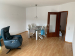 Wohnzimmer - Tolle 3-Zimmerwohnung im Dachgeschoss mit Süd-Balkon und Tiefgaragenstellplatz im „Weißen Viertel“