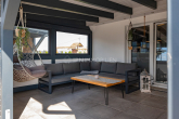08_Godow_Sitzplatz_ueberdacht_ipn-170_Online - Landglück bei Rostock: Familienhaus mit Einliegerwohnung, Pool und Partyraum
