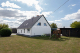 11_Godow_Haus_Gartenseite_ipn-172_Online - Landglück bei Rostock: Familienhaus mit Einliegerwohnung, Pool und Partyraum