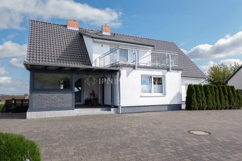 Landglück bei Rostock: Familienhaus mit Einliegerwohnung, Pool und Partyraum, 18196 Dummerstorf / Godow, Einfamilienhaus