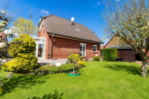 Hausansicht - Wohlfühlhaus mit Wintergarten, Garage und Carport