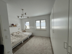 Schlafzimmer OG - Moderne Doppelhaushälfte mit 4 Zimmern, 2 Bädern & Parkplatz