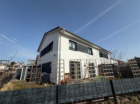 Moderne Doppelhaushälfte mit 4 Zimmern, 2 Bädern & Parkplatz, 18195 Cammin, Doppelhaushälfte