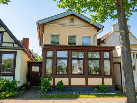 Wasserblick? Ja! Kapitänshaus am Strom mit 2 Ferienwohnungen & Carport – absolute Rarität in Toplage, 18119 Rostock / Warnemünde, Haus