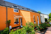 Aussenansicht - Hell und freundlich! Reihenmittelhaus in Brinckmannshöhe. Mit Carport und Ausbaureserve.