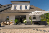 Sonnige Terrasse am Haus - Tolle Lage und gehobene Ausstattung: Doppelhaushälfte in Elmenhorst