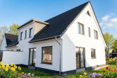 Modernes Einfamilienhaus Fassade - Grillsaison auf der eigenen Terrasse starten: Neubau-Doppelhaushälfte in begehrter Lage
