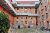 Wohnhausfassade im natürlichen Tageslicht - Top-Lage! Wunderschöne Maisonette-Wohnung in der nördlichen Altstadt von Rostock.