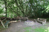 Feuerstelle - Ihr Lieblingsplatz im Grünen – gepflegter Ferienbungalow mit Bootsliegeplatz und eigenem Grundstück