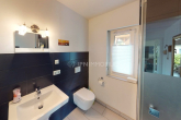 Badezimmer EG - Ihr neues Zuhause in Ostseenähe – Modernes Haus auf dem Kalverradd
