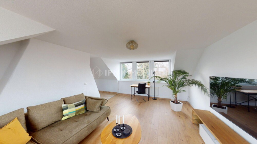 Lichtdurchflutete Dachgeschosswohnung mit Loft-Charakter - Foto 2