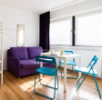 Wohnzimmer mit Balkon - Charmante 3-Zimmer-Eigentumswohnung mit Balkon in begehrter Lage nahe des Checkpoint Charlie