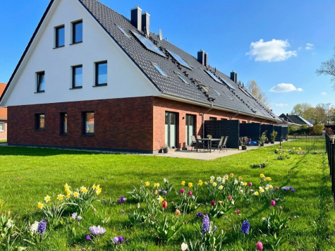 Modernes Reihenhaus mit ausgebautem Dachboden, Großcarport, Kaminanschluss & Sonnenterrasse, 18146 Rostock, Reihenmittelhaus