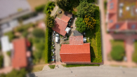 Hausansicht Drohne - Charmantes Einfamilienhaus mit Carport und Wintergarten mit viel Potenzial in Halbe