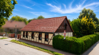 Hausansicht - Charmantes Einfamilienhaus mit Carport und Wintergarten mit viel Potenzial in Halbe