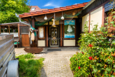 Hauseinghang - Charmantes Einfamilienhaus mit Carport und Wintergarten mit viel Potenzial in Halbe