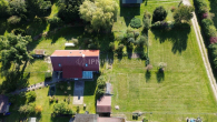 Luftbild - Provisionsfrei – Einfamilienhaus mit Ausbaumöglichkeit, Garage & Bauland!