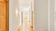 Wohnungseingang - Repräsentativer Altbau im Regierungsviertel – Stilvolle 4 Zimmer mit historischem Flair