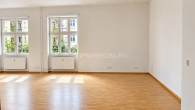 Wohn- und Esszimmer, Küche - Repräsentativer Altbau im Regierungsviertel – Stilvolle 4 Zimmer mit historischem Flair