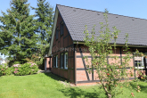 Seitenansicht 2 - Familien willkommen! Fachwerkhaus mit Garage auf Sonnengrundstück sucht neue glückliche Eigentümer