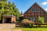 Hausansicht Front 1 - Familien willkommen! Fachwerkhaus mit Garage auf Sonnengrundstück sucht neue glückliche Eigentümer