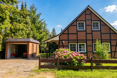 Familien willkommen! Fachwerkhaus mit Garage auf Sonnengrundstück sucht neue glückliche Eigentümer, 18211 Retschow, Einfamilienhaus